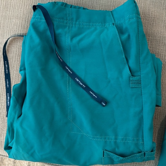 Carhartt scrub set size M includes top and bottoms - Picture 4 of 4